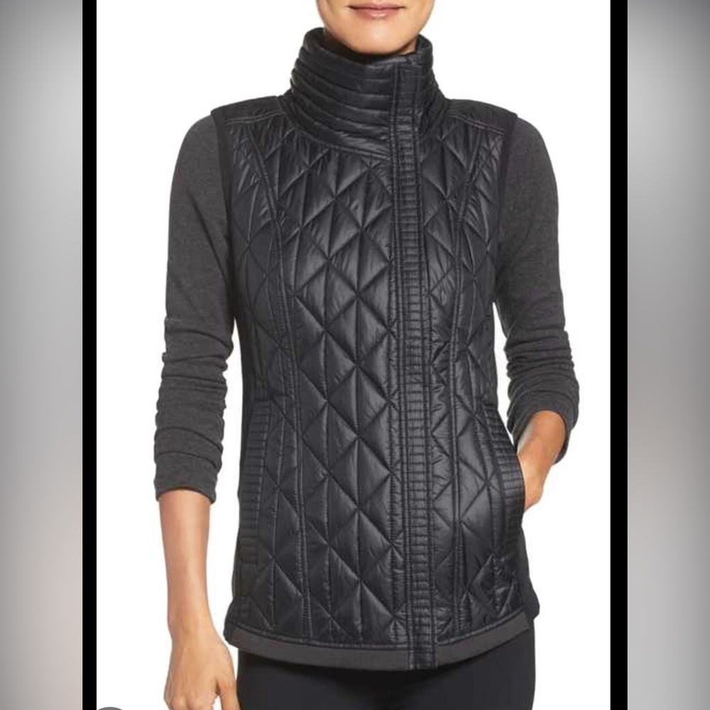 Zella lightweight stretch puffy quilted vest. Black. Size M.